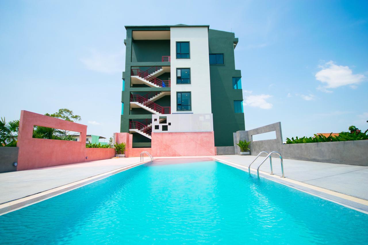 Comet Hotel Surat Thani Exterior photo