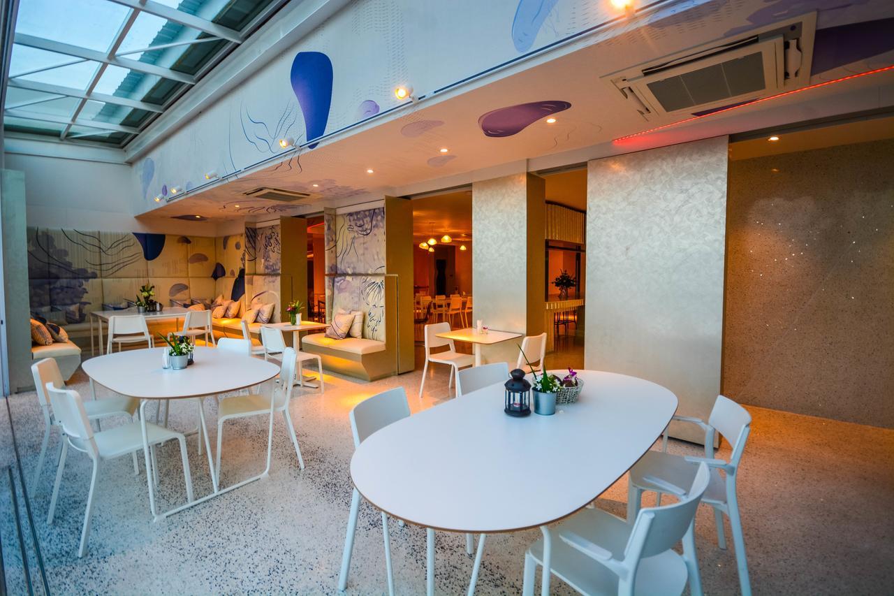 Comet Hotel Surat Thani Exterior photo