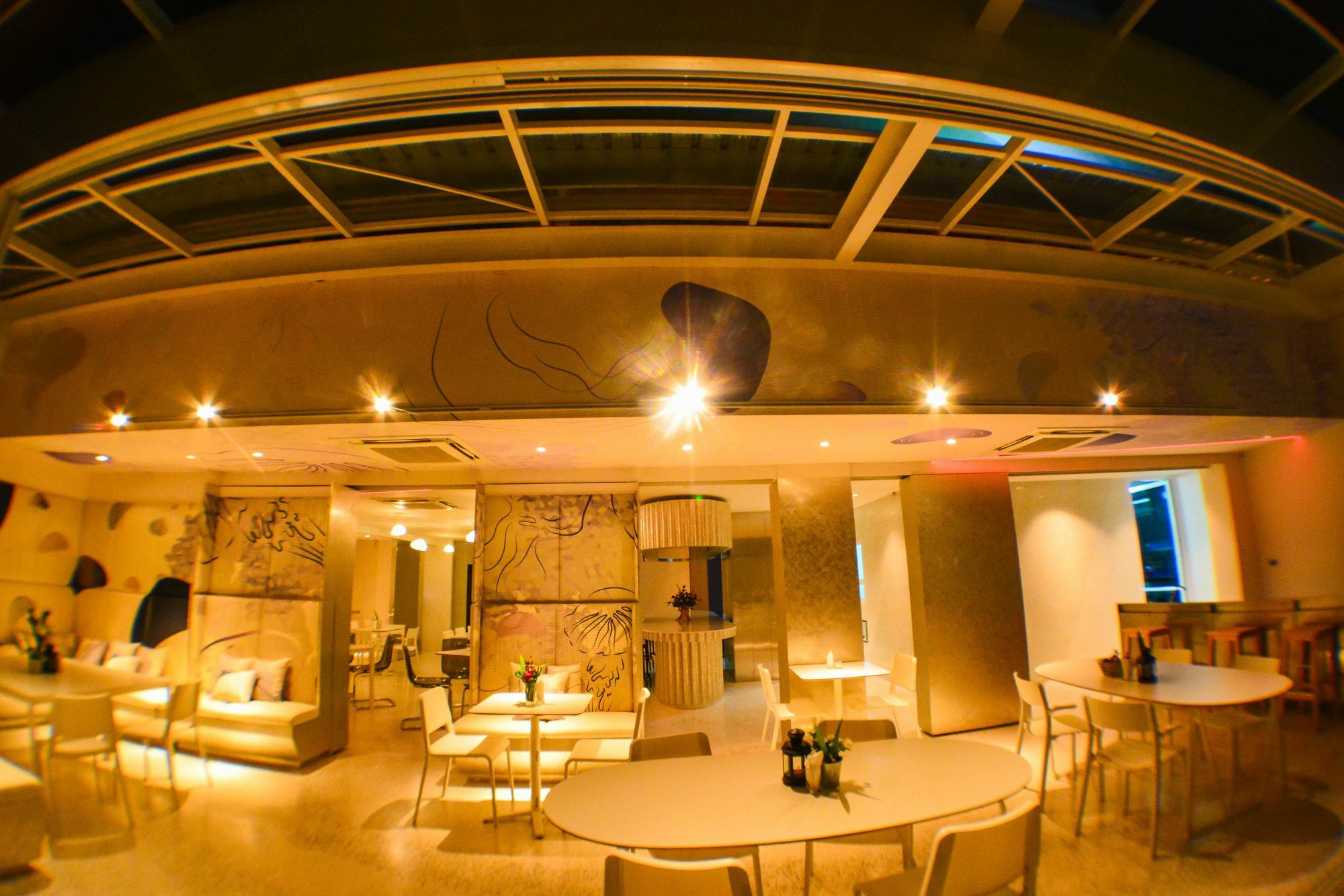 Comet Hotel Surat Thani Exterior photo